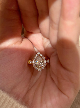 清冷感金色仿锆石水滴戒指女轻奢