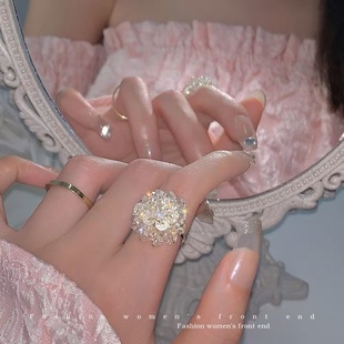 轻奢超仙水晶花朵戒指女2025年新款 潮高级气质冷淡风精致食指秋冬