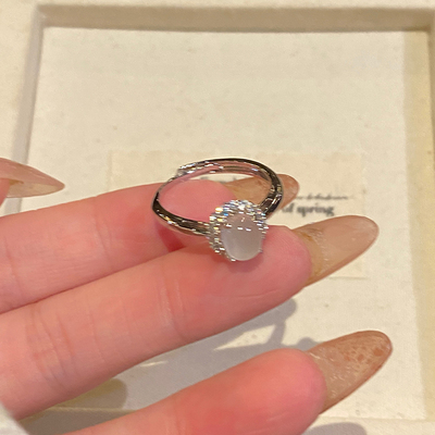 纯银白玉髓鸽子蛋戒指女小众设计