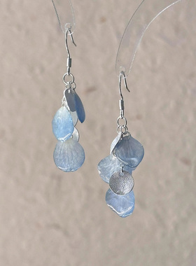 夏日清冷感渐变蓝色花瓣贝壳耳钩女小众设计独特漂亮耳环2025新款