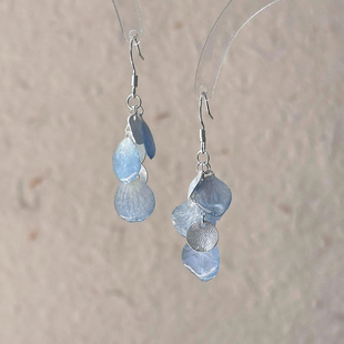 夏日清冷感渐变蓝色花瓣贝壳耳钩女小众设计独特漂亮耳环2025新款