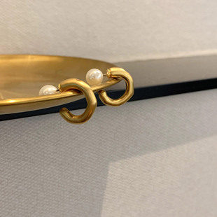 独特漂亮气质耳钉 爆款 宋慧乔同款 金色C形弯弧仿珍珠耳环2025新款