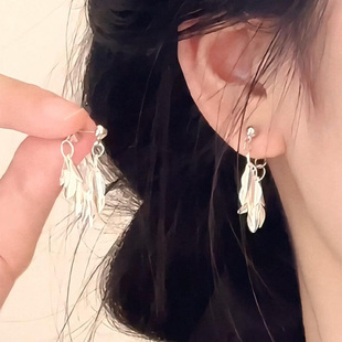 S925纯银清冷感银色叶片流苏耳环2025新款 高级感耳钉女小众设计感