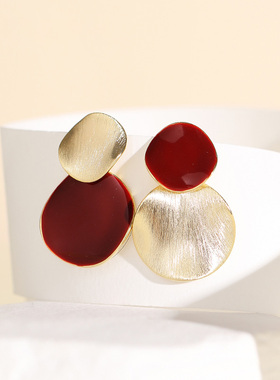 安可拉红不对称耳环2025新款爆款高级感耳钉女小众设计感秋冬耳饰