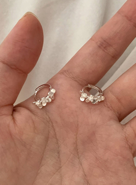 韩系简约银色桂花耳环女2025新款爆款高级感耳饰小众日常百搭耳圈