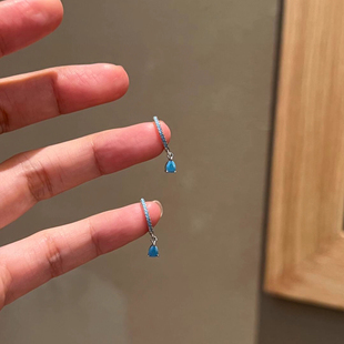 S925银蓝色水滴耳扣2025新款 高级感轻奢小众独特漂亮巨好看耳环女