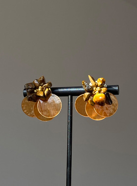 美拉德橘调贝壳碎石耳钉女小众设计感独特气质秋冬耳环高级感轻奢