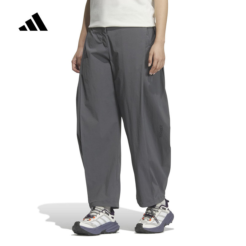 adidas阿迪达斯户外徒步拒水宽松直筒运动裤春女梭织长裤 KD4400