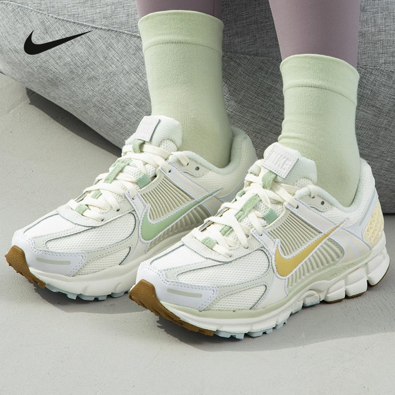 耐克女鞋VOMERO5缓震跑步鞋