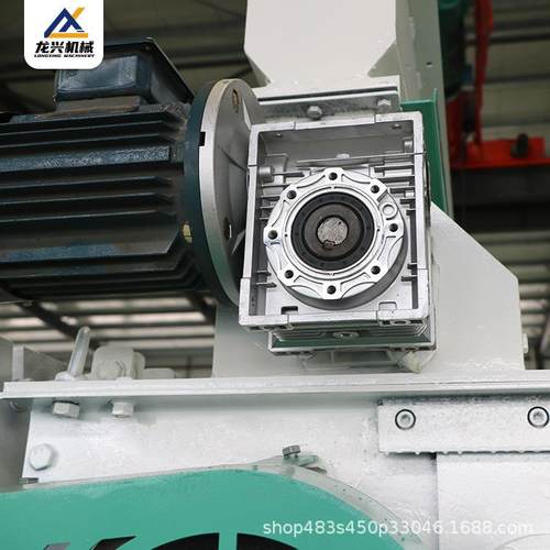 花生饼破碎机对辊式工作原理鸡饲料玉米碎料机破碎机生产厂家