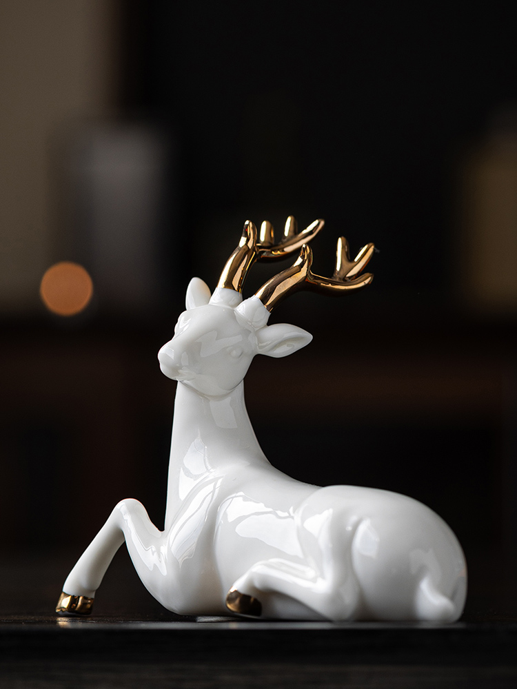 鹿摆件陶瓷客厅酒柜玄关装饰品办公室创意白瓷一鹿平安车载摆件