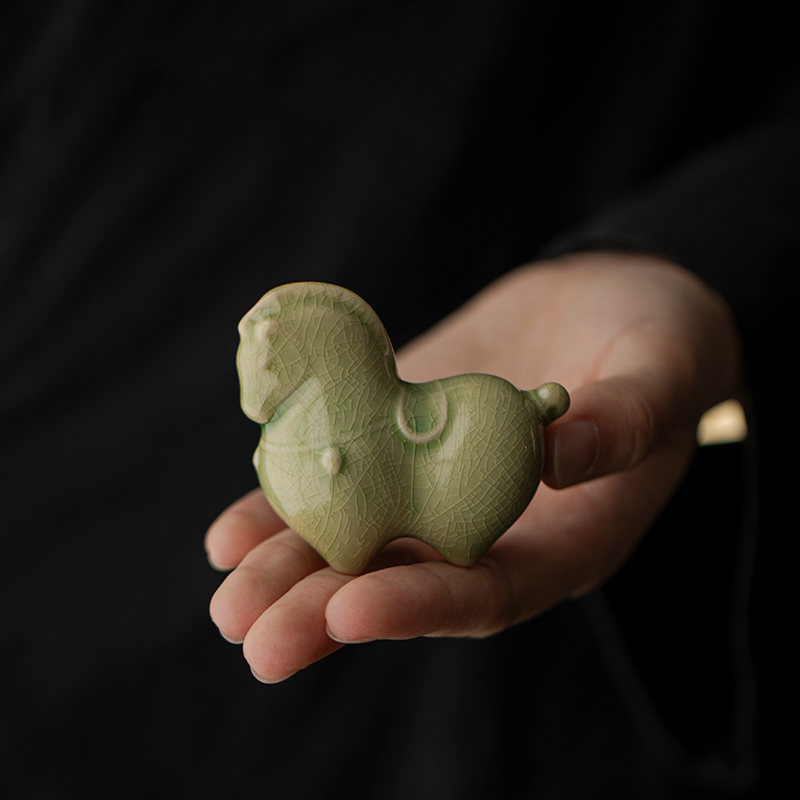 陶瓷马年吉祥物可爱小唐马摆件