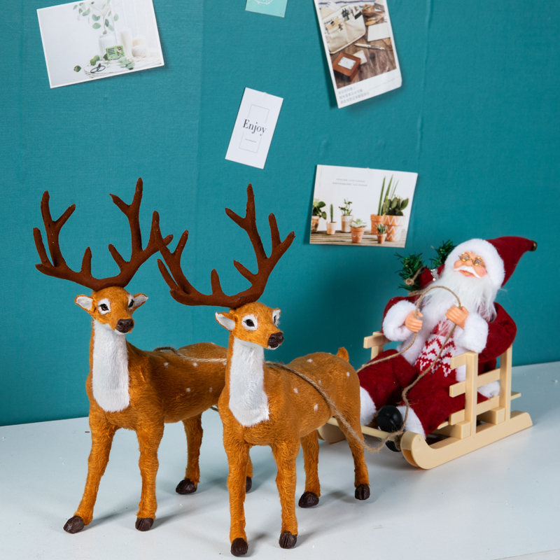 圣诞老人雪橇车麋鹿拉车场景布置