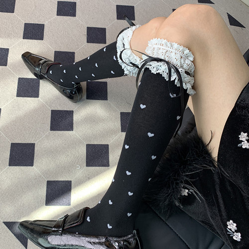 新派收藏家的Curated Piece 私享级经典黑花边爱心落叶季小腿袜女