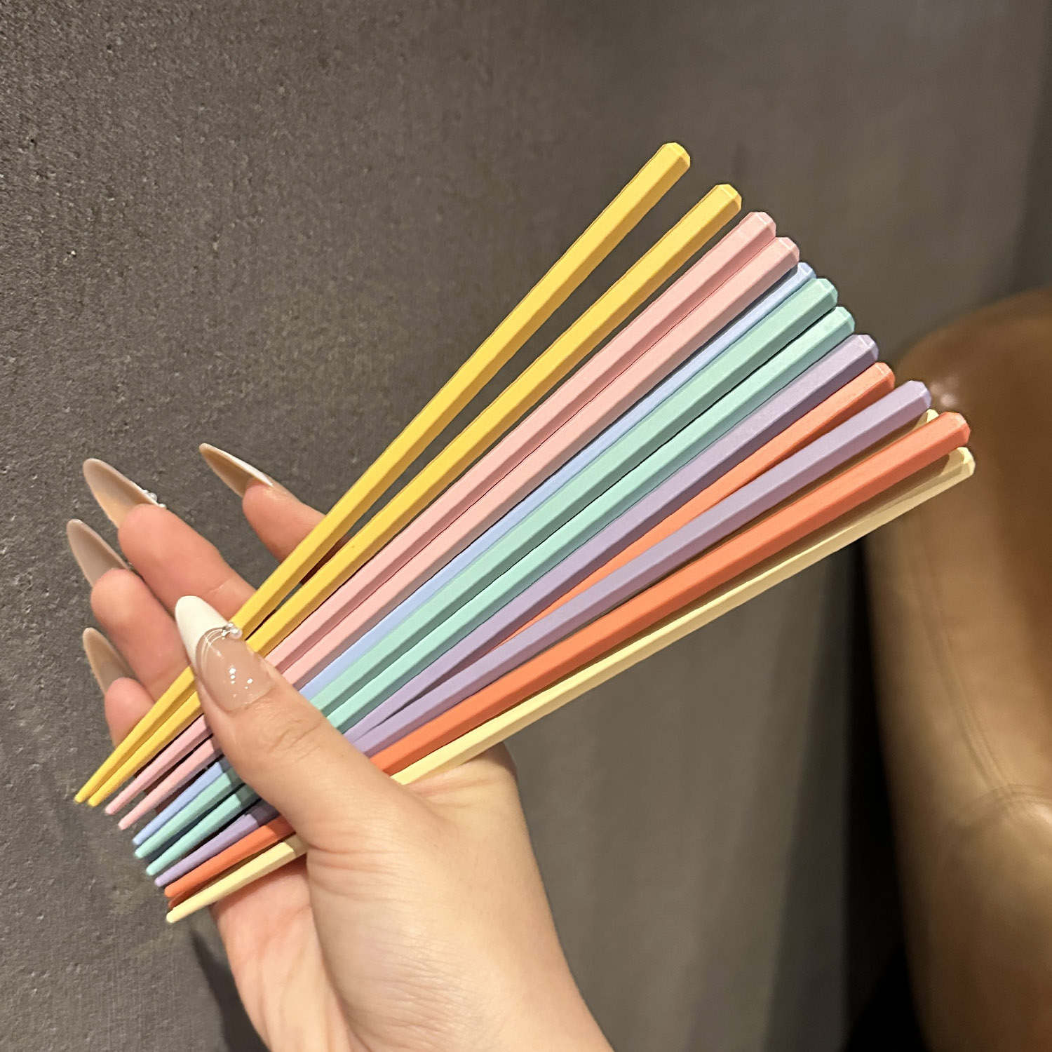 ins高颜值彩虹色儿童六角合金筷