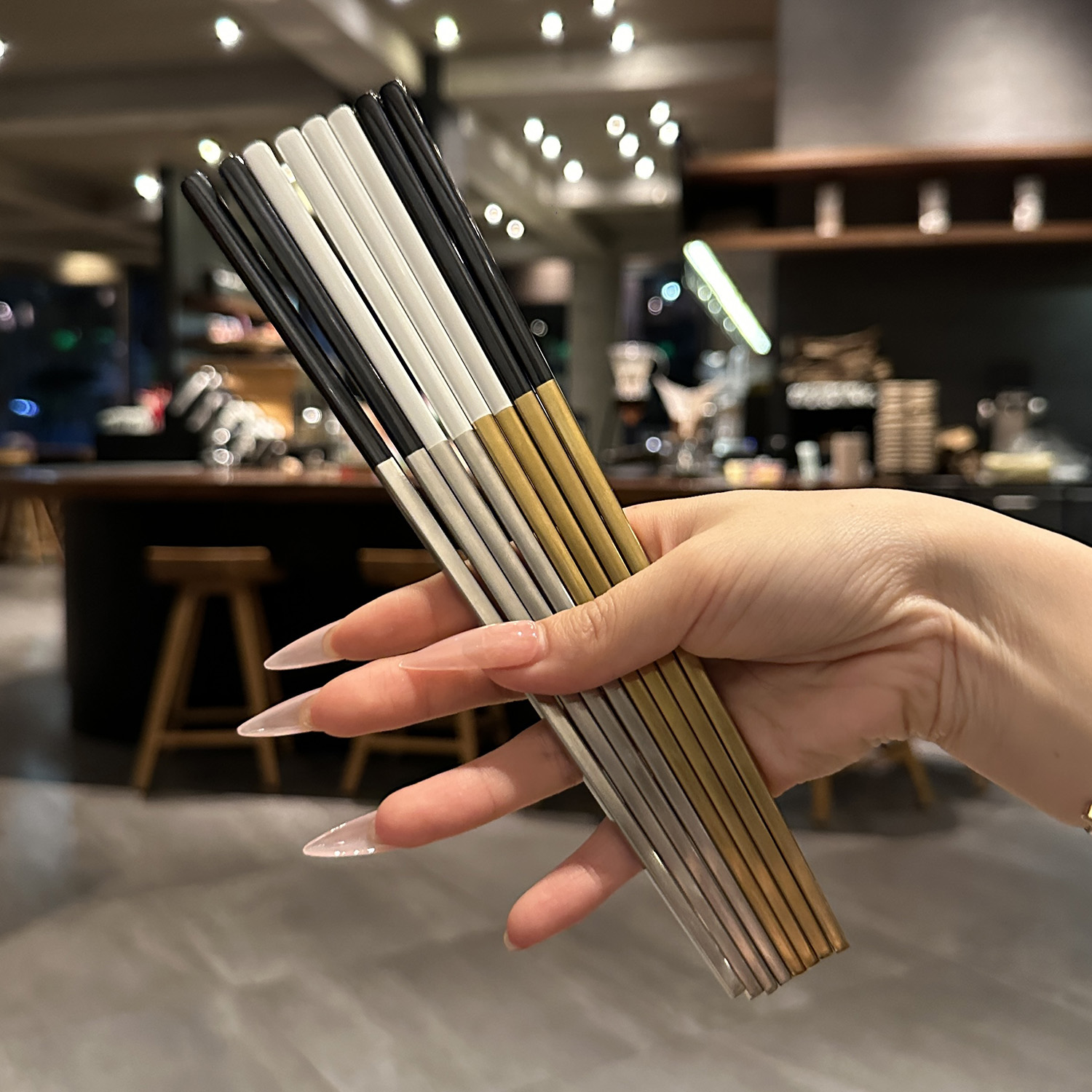 *老板娘自留轻奢*葡萄牙拉丝304不锈钢筷子餐具黑金白金方形防滑