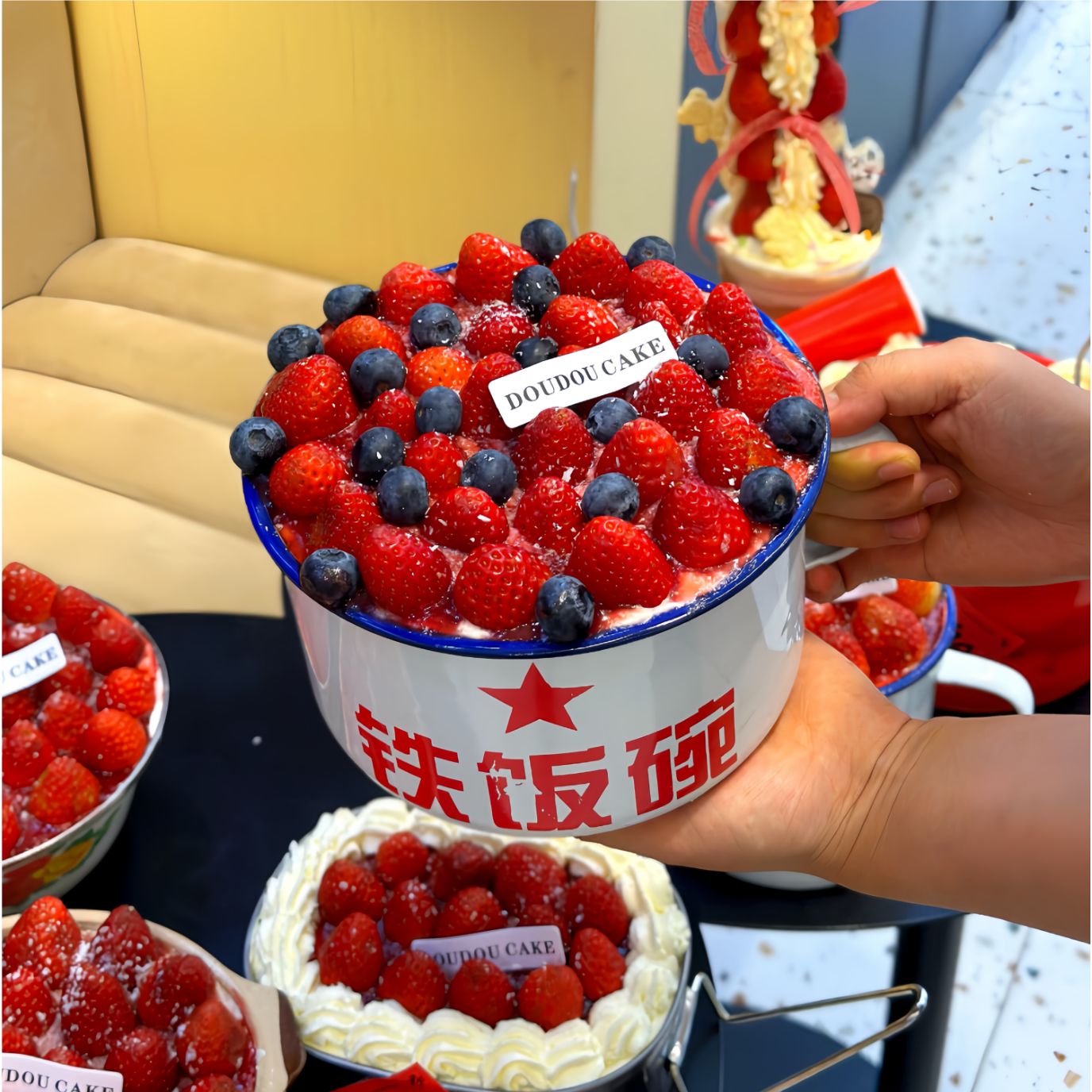 网红同款不锈钢饭盒草莓蛋糕碗大红色水瓢蛋糕搪瓷茶缸搪瓷盆插件