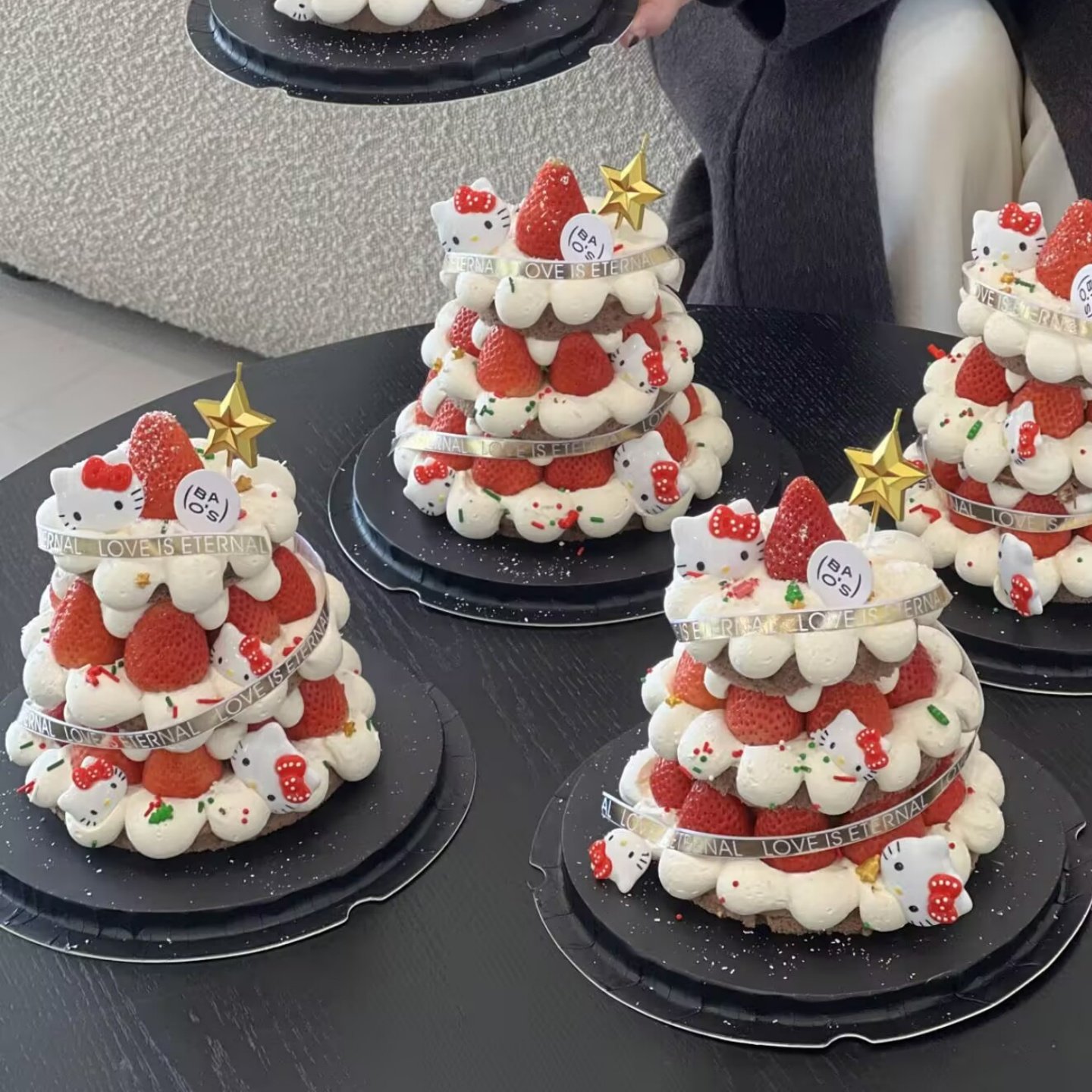 2026圣诞节KT猫草莓塔蛋糕装饰卡通hellokitty星星蜡烛装扮摆件