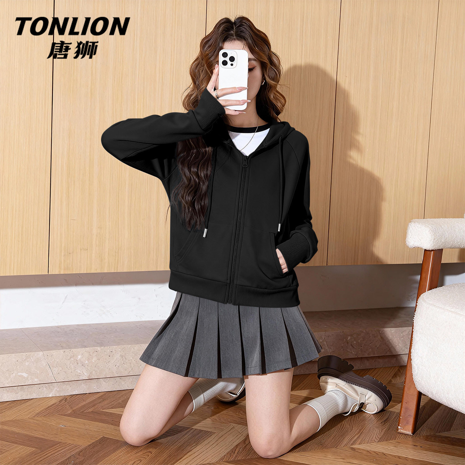 唐狮官方黑色连帽卫衣女2026新款春秋款小个子短款开衫上衣外套V