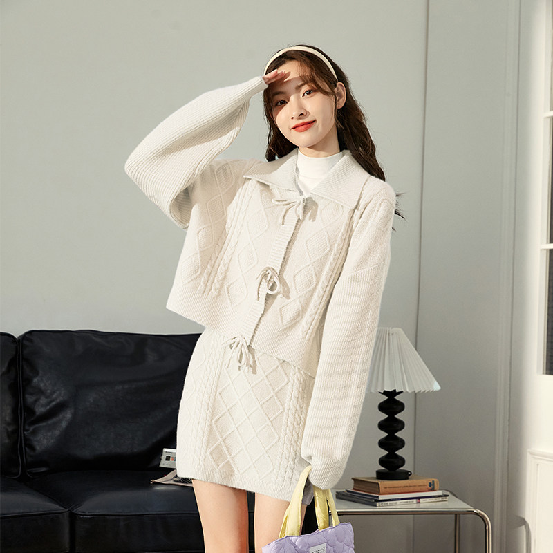 唐狮秋冬新款女毛衣套装气质翻领蝴蝶结开衫短裙两件套z