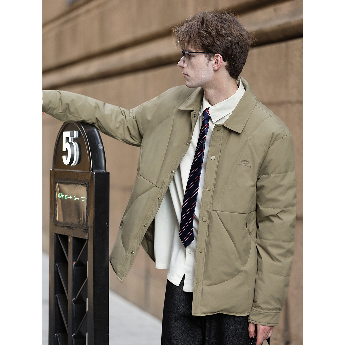 唐狮冬短款羽绒服男精致刺绣翻领