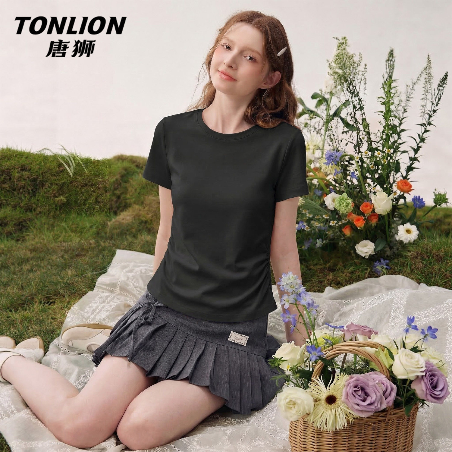 唐狮官方黑色短袖t恤女2026新款夏季女士修身正肩修身半袖上衣V