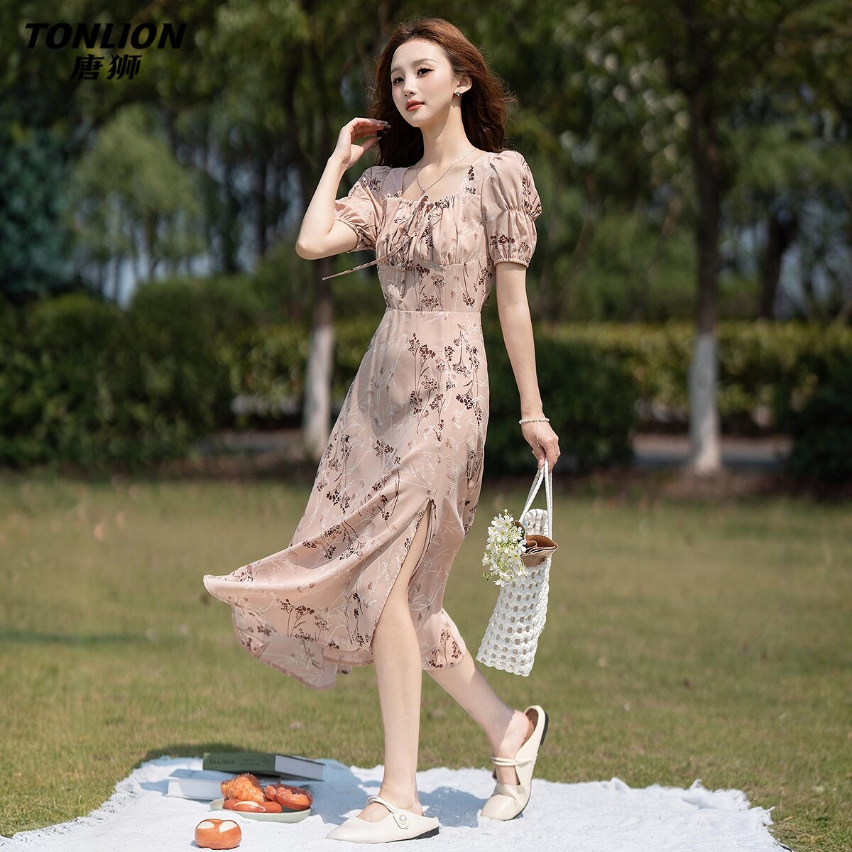 唐狮春夏季新款连衣裙女法式温柔方领碎花泡泡袖收腰显瘦裙子
