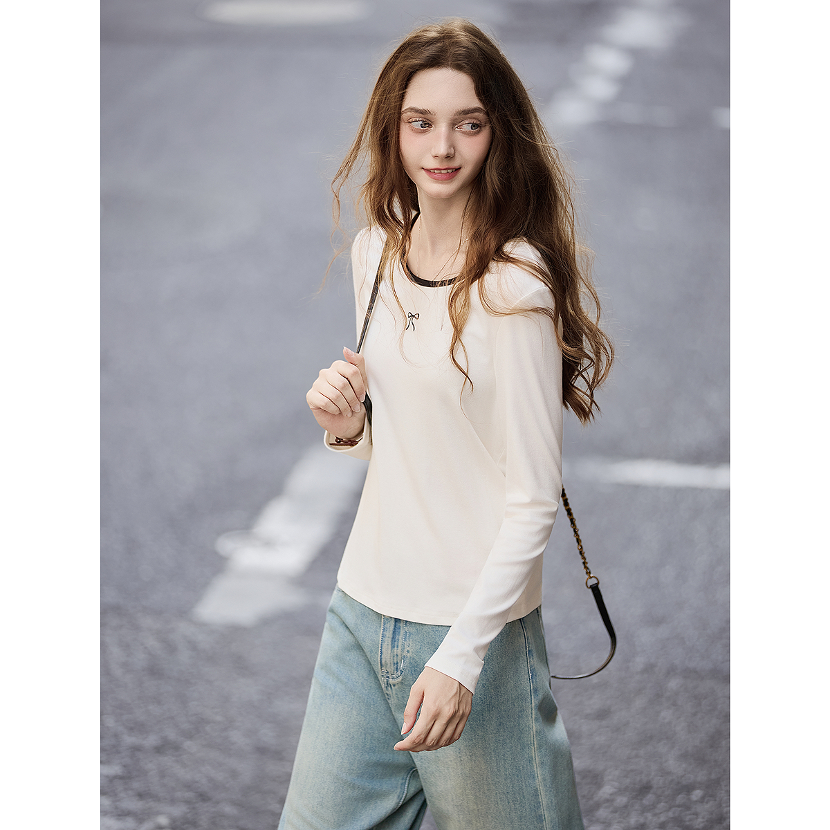 唐狮新款春秋打底衫女圆领撞边蝴