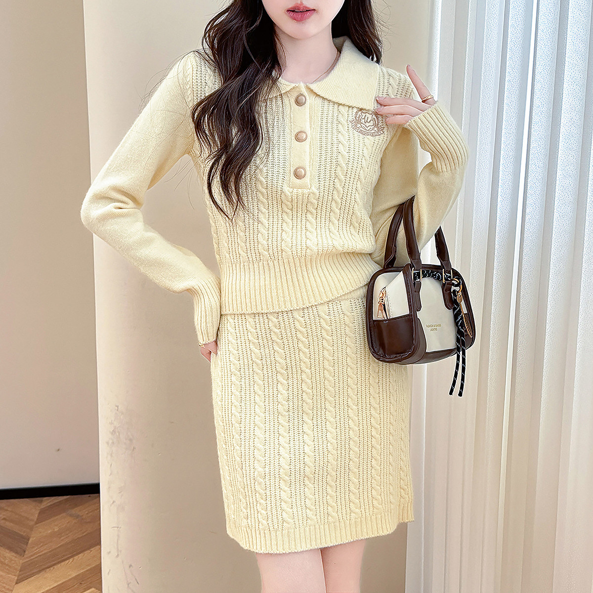 唐狮秋季套装女上下两件套减龄高级感复古风翻领套头和半裙女装tu