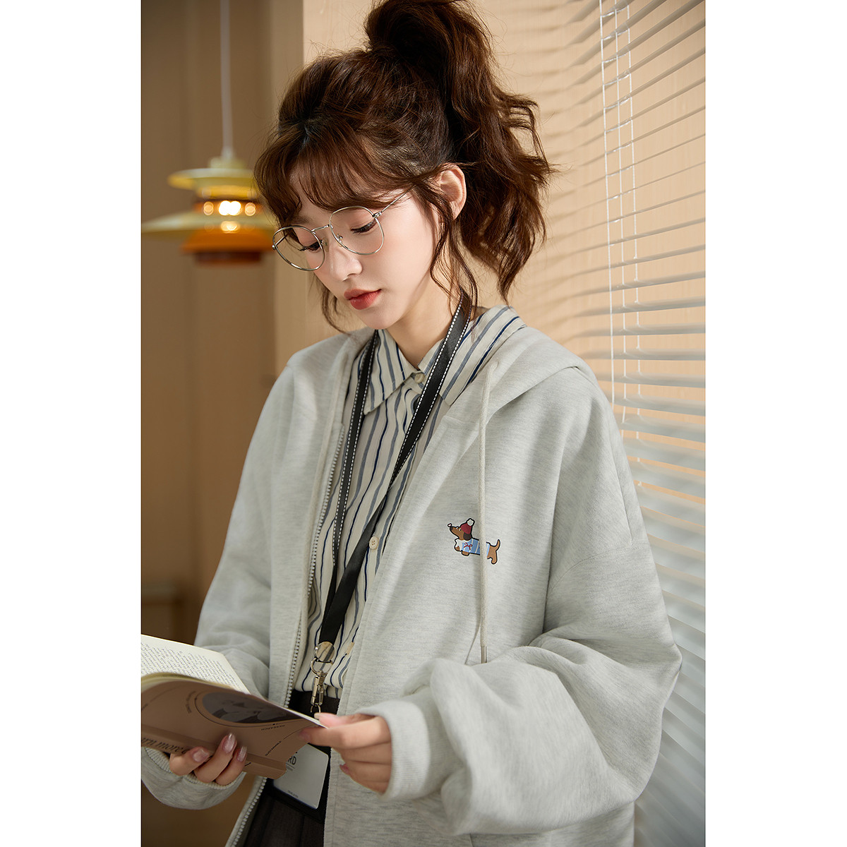 唐狮秋季新款外套女韩版花灰色宽松慵懒风连帽拉链开衫卫衣tu