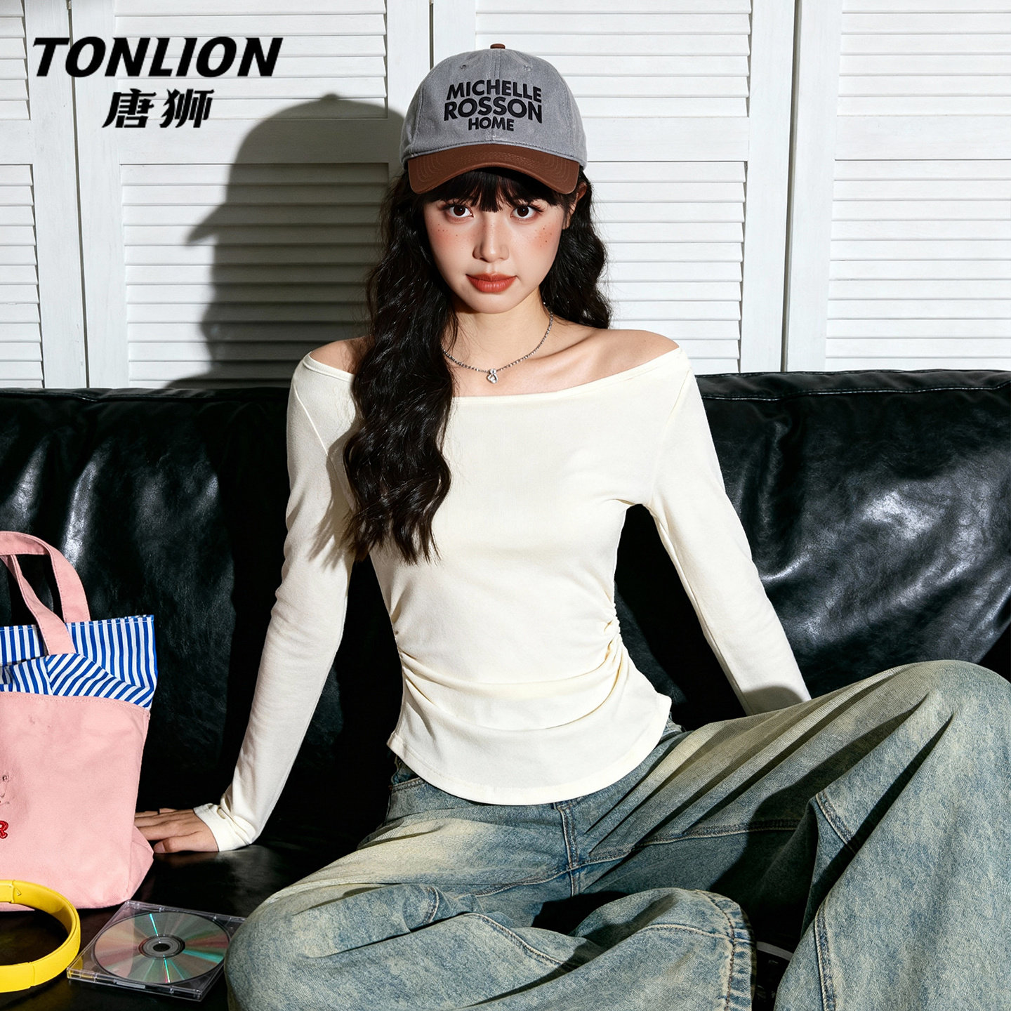 唐狮官方露肩长袖t恤女2026新款春季一字肩内搭打底衫纯欲上衣V