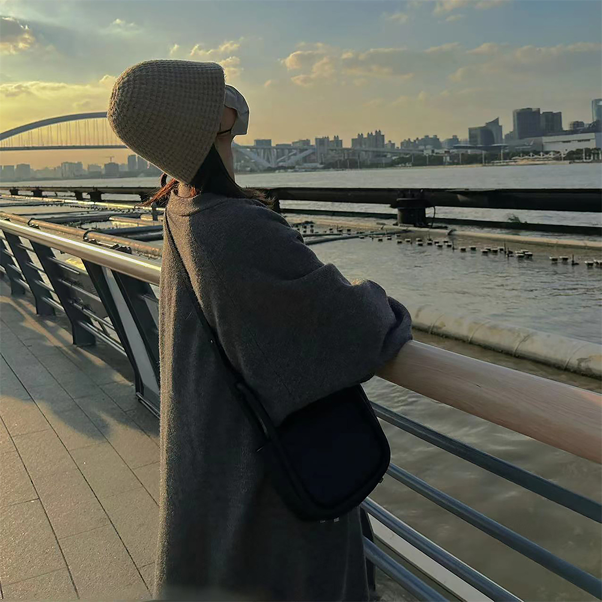 唐狮秋冬季女毛衣简约风时髦感中