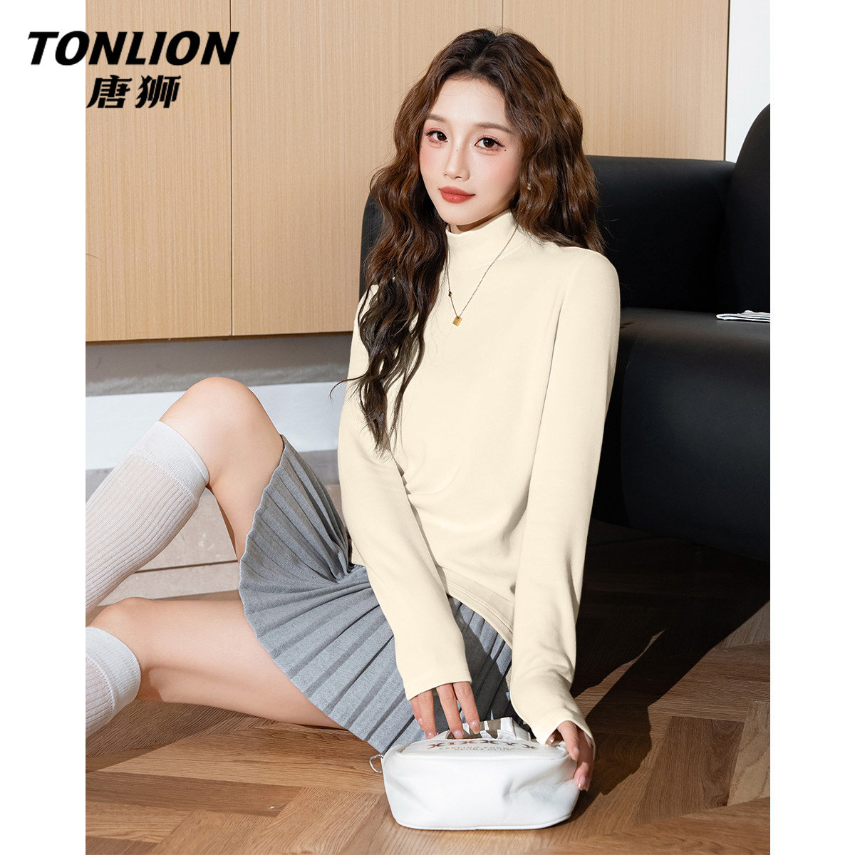 唐狮杏色半高领内搭打底衫女冬季2026新款女士保暖内搭长袖上衣V