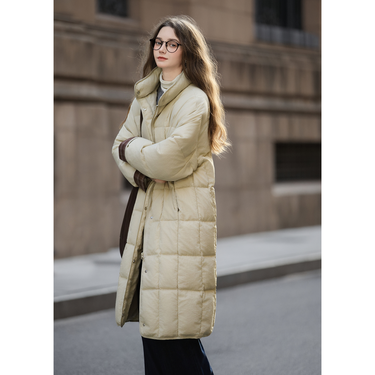 唐狮冬季长款羽绒服女立领拼接格