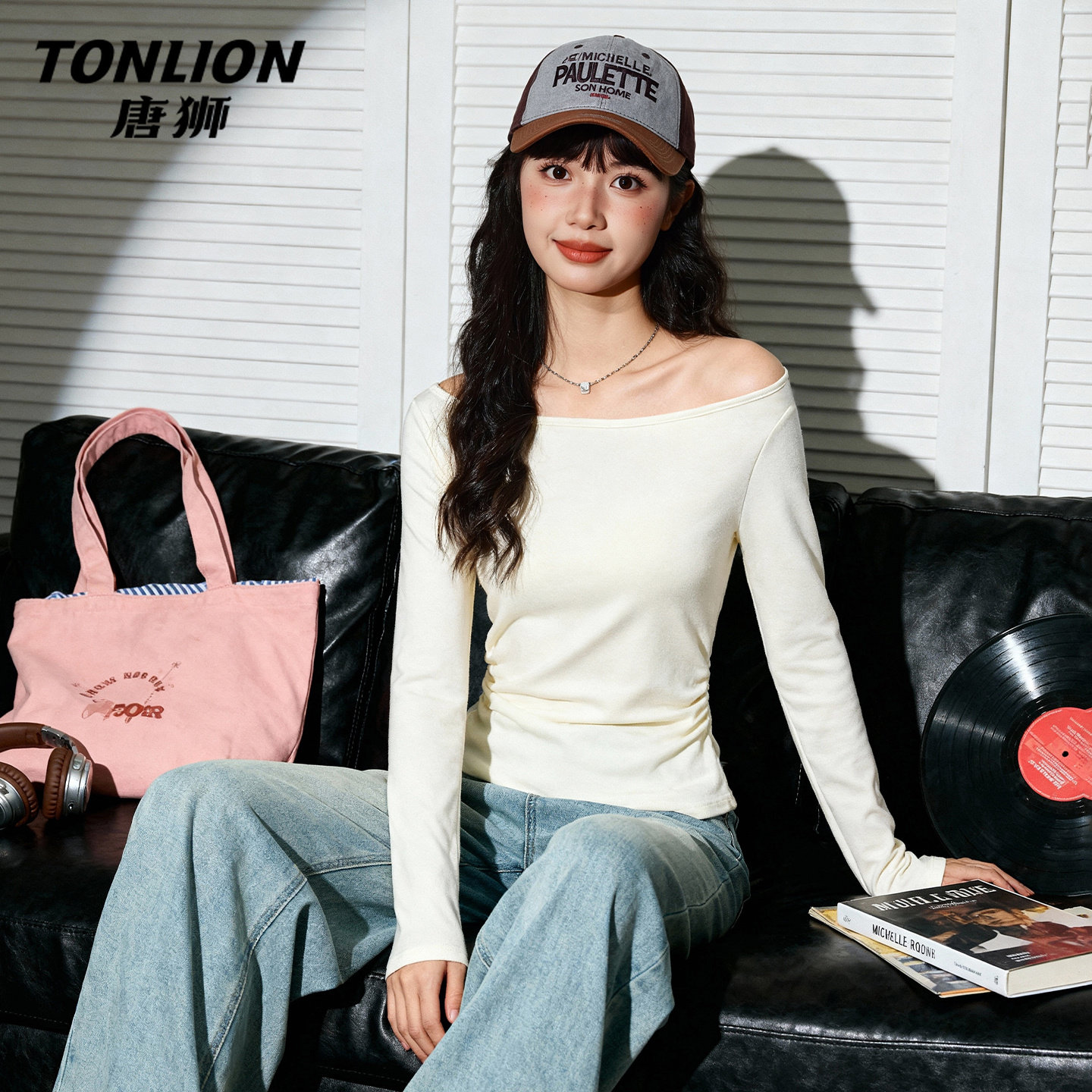 唐狮官方一字肩长袖t恤女2026新款春季纯欲露肩打底衫短款上衣V