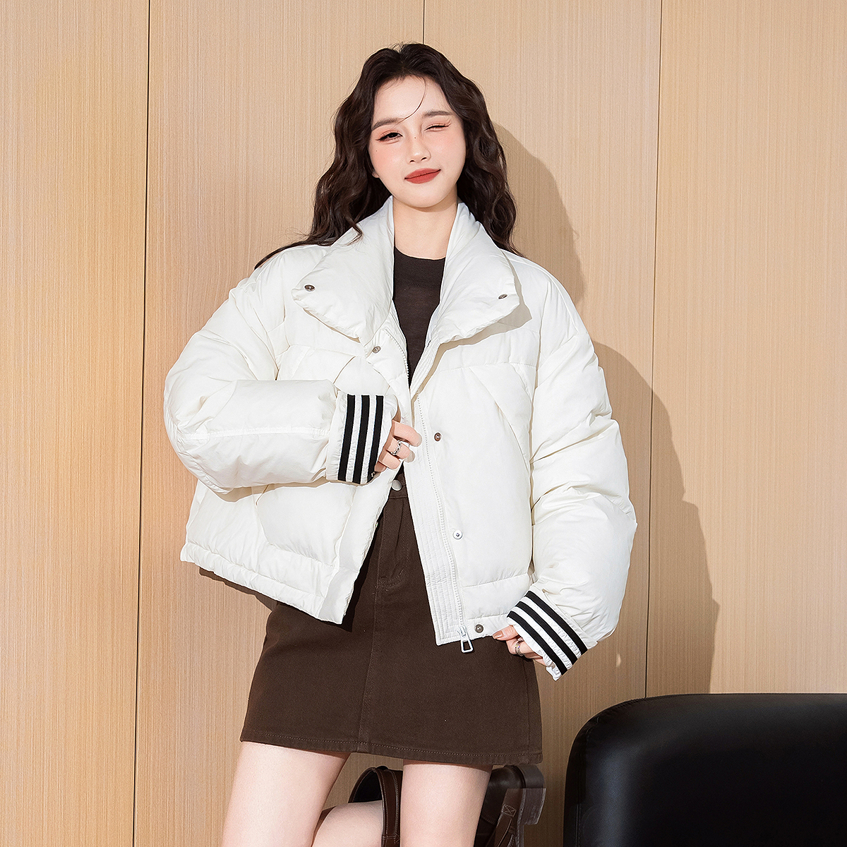 唐狮新款女短款黑色羽绒服女新款韩版时髦外套设计感面包服cqtu