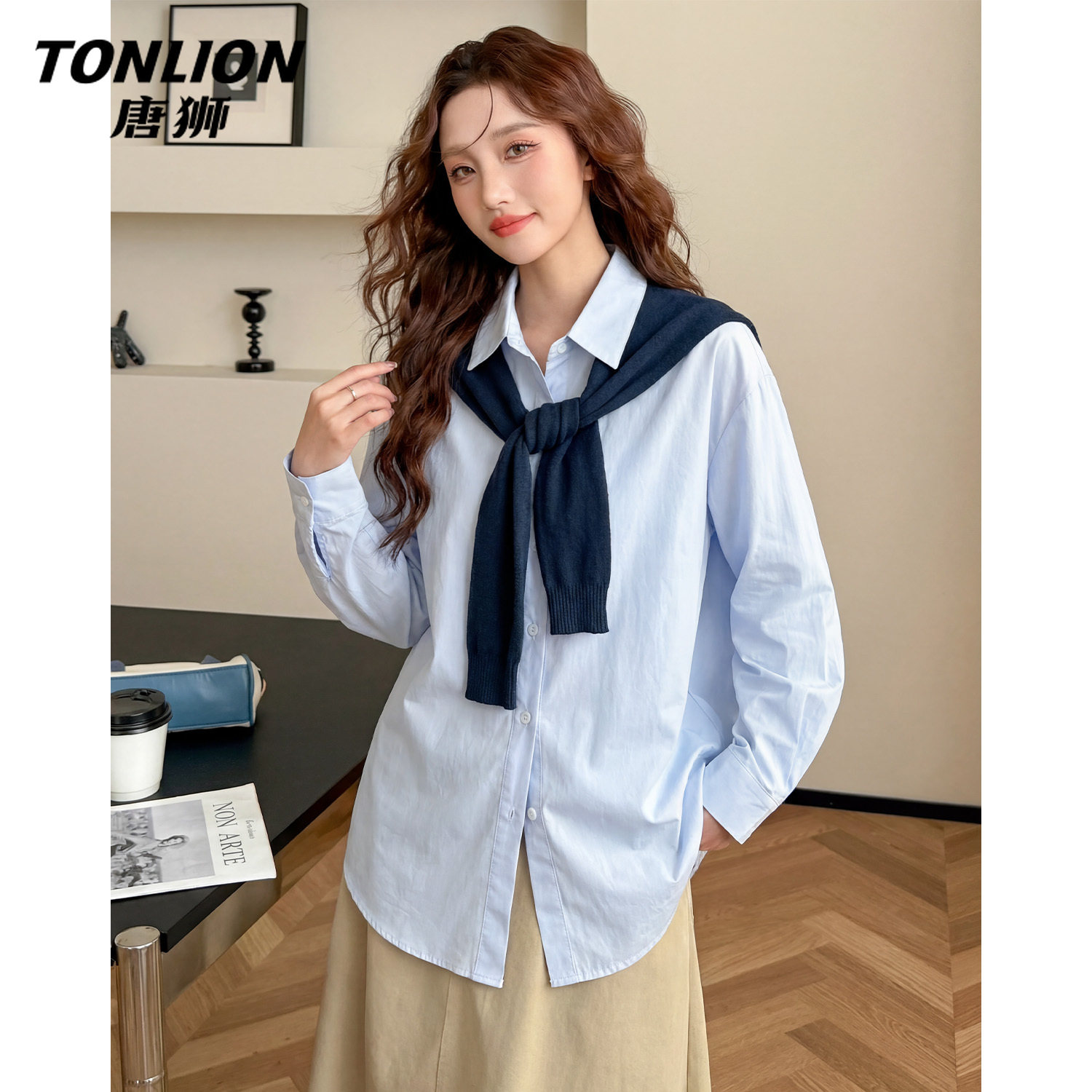 唐狮官方蓝色衬衫女2026新款春秋款女士撞色披肩设计感叠穿衬衣V
