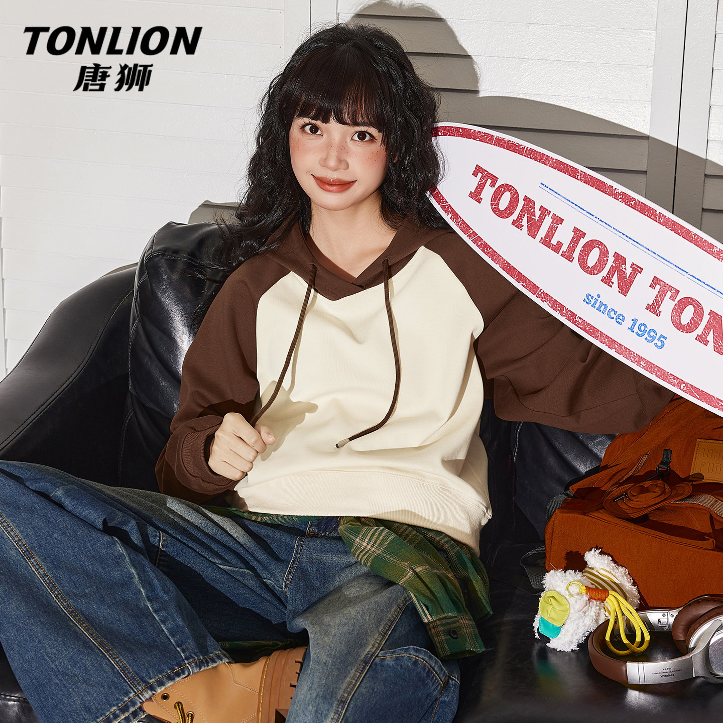 唐狮官方美式复古卫衣外套女2026新款春秋款撞色插肩袖连帽上衣V