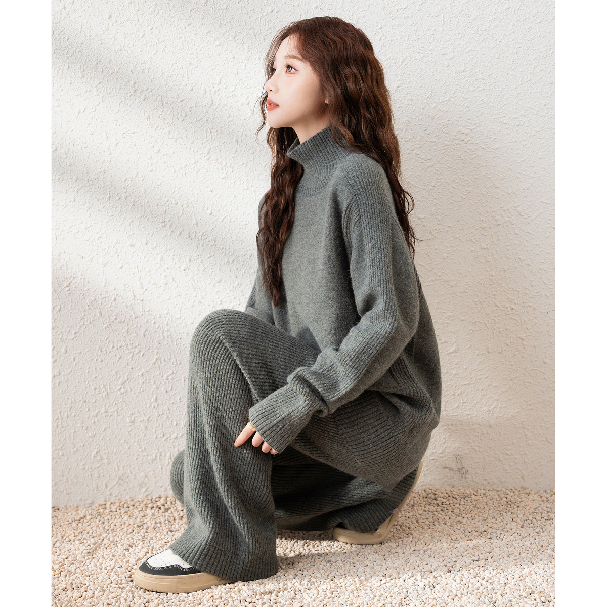 唐狮净色高领毛衣开衫长裤套装女