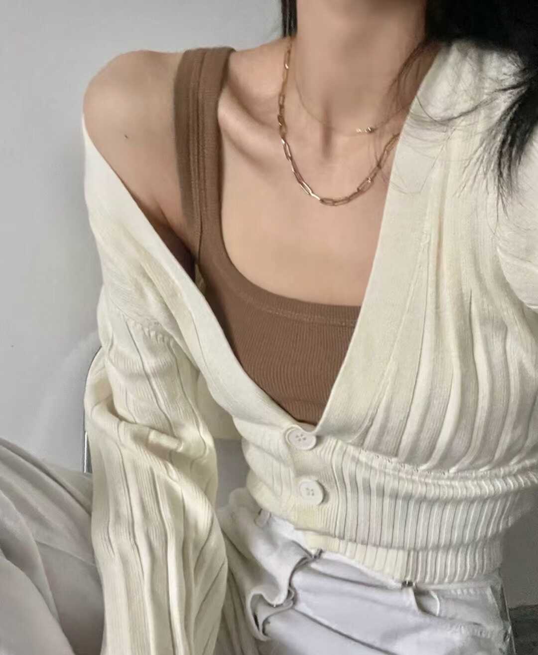 奶白色修身短款V领显瘦短款上衣针织开衫女外套秋款