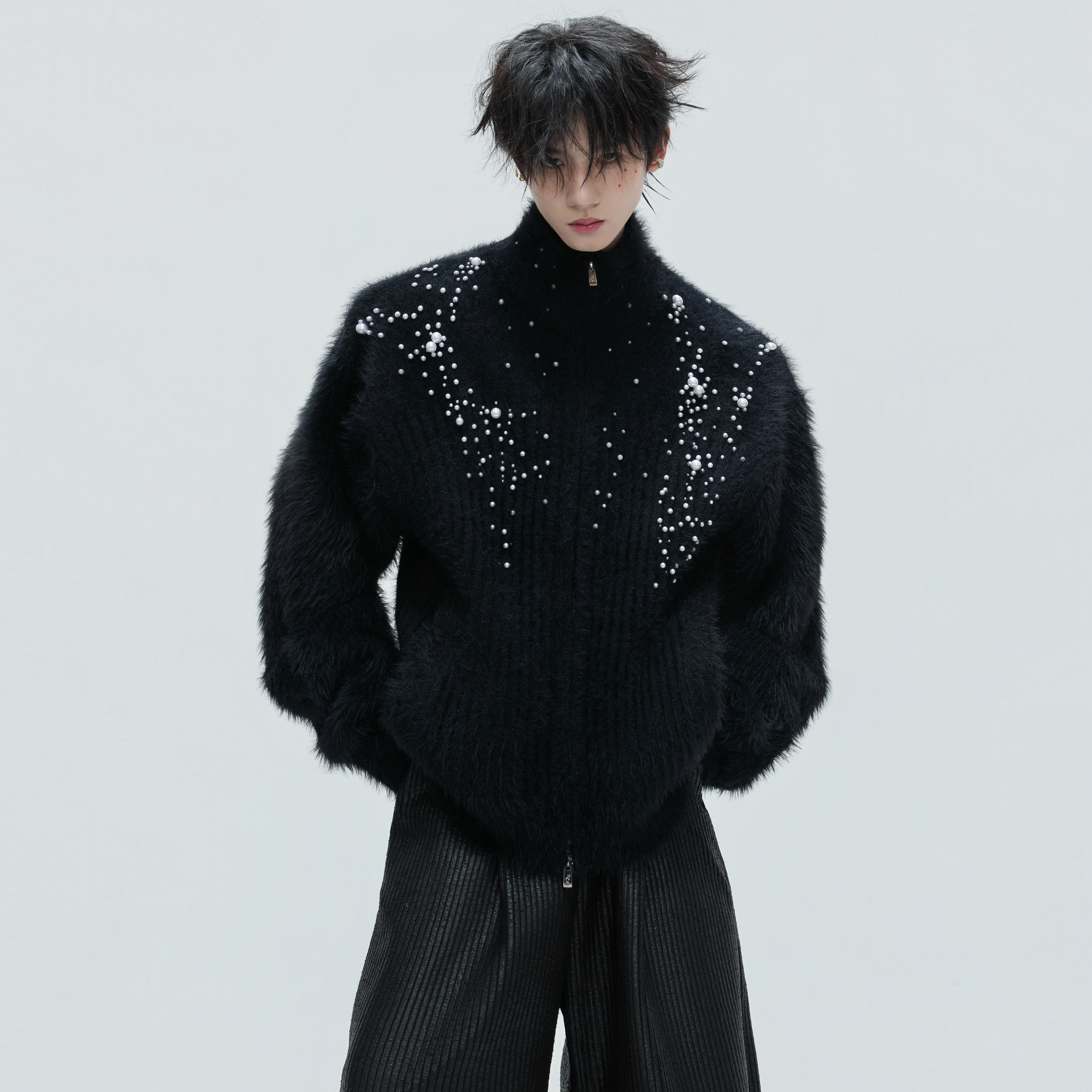 Argue高领毛绒珍珠点缀毛衣