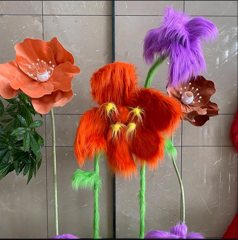 商场橱窗美陈毛毛怪兽长毛绒派对场景网红打卡点拍照道具装饰布置