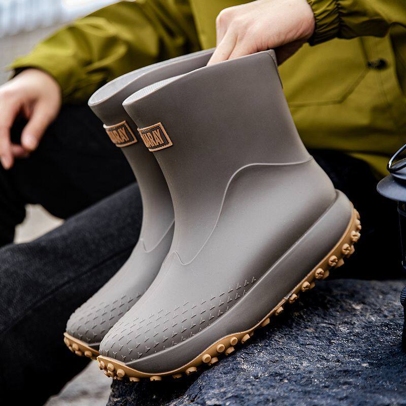 上海正牌新款雨鞋男款中筒雨靴时尚户外钓鱼防水防滑厨房水鞋耐磨