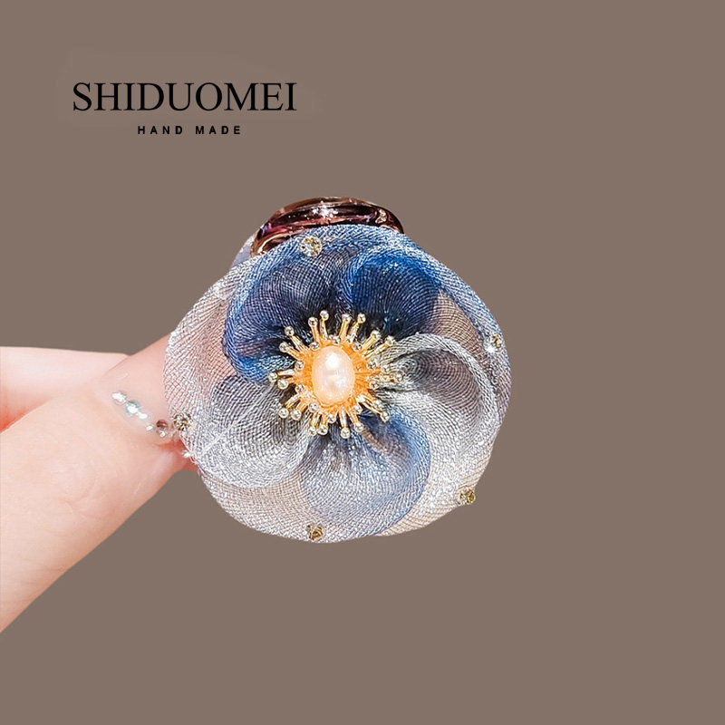 迷雾蓝渐变花朵小抓夹女2024年新款唯美山茶花顶夹后脑勺发卡头饰