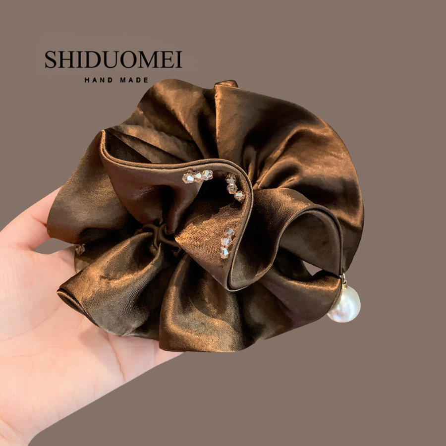 高定款缎面咖色双层褶皱肥肠圈高端精致手缝水晶串珠发绳头绳头花
