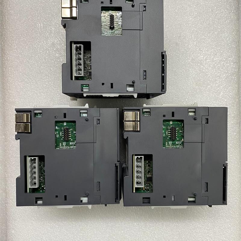 《议价》可编程控制器型号L02CPU-CM数量四个实物图拍