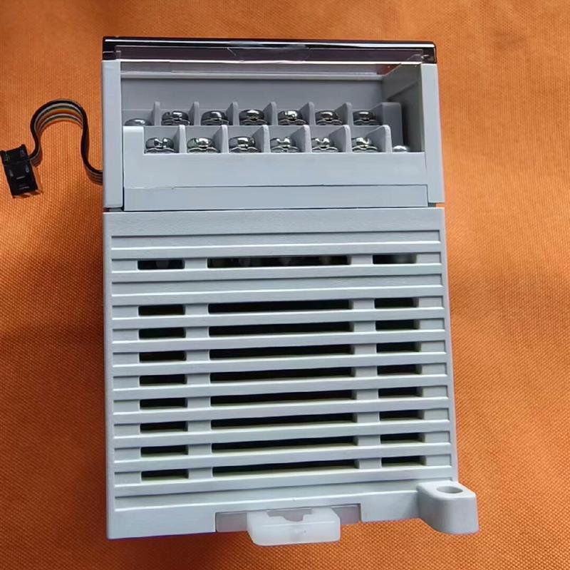 《议价》信捷XD-E8X1只成色漂亮实物图。原装正品功能包好