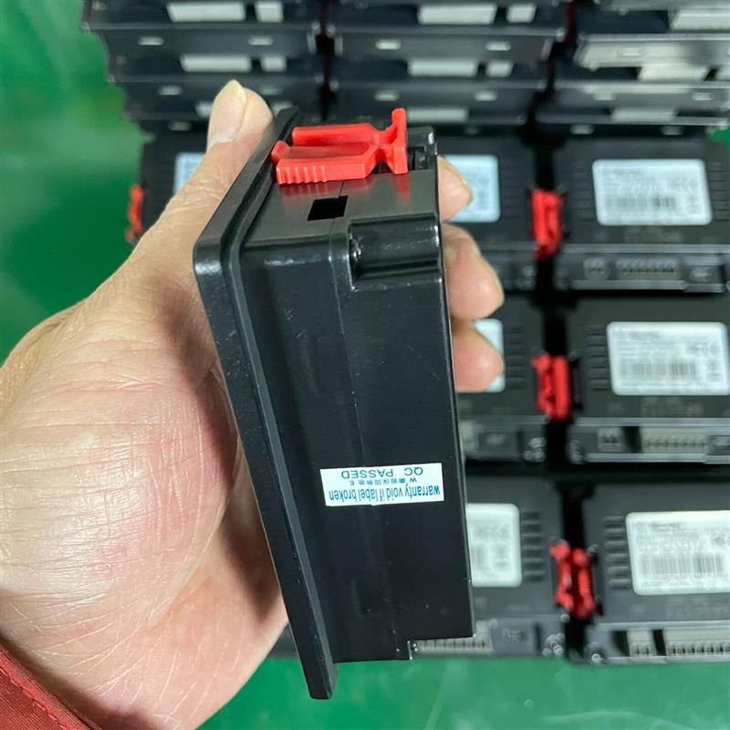 《议价》触摸屏 LEVI2035T