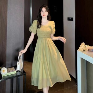 温柔风名媛连衣裙女夏季法式方领泡泡袖褶皱显瘦气质女神范桔梗裙