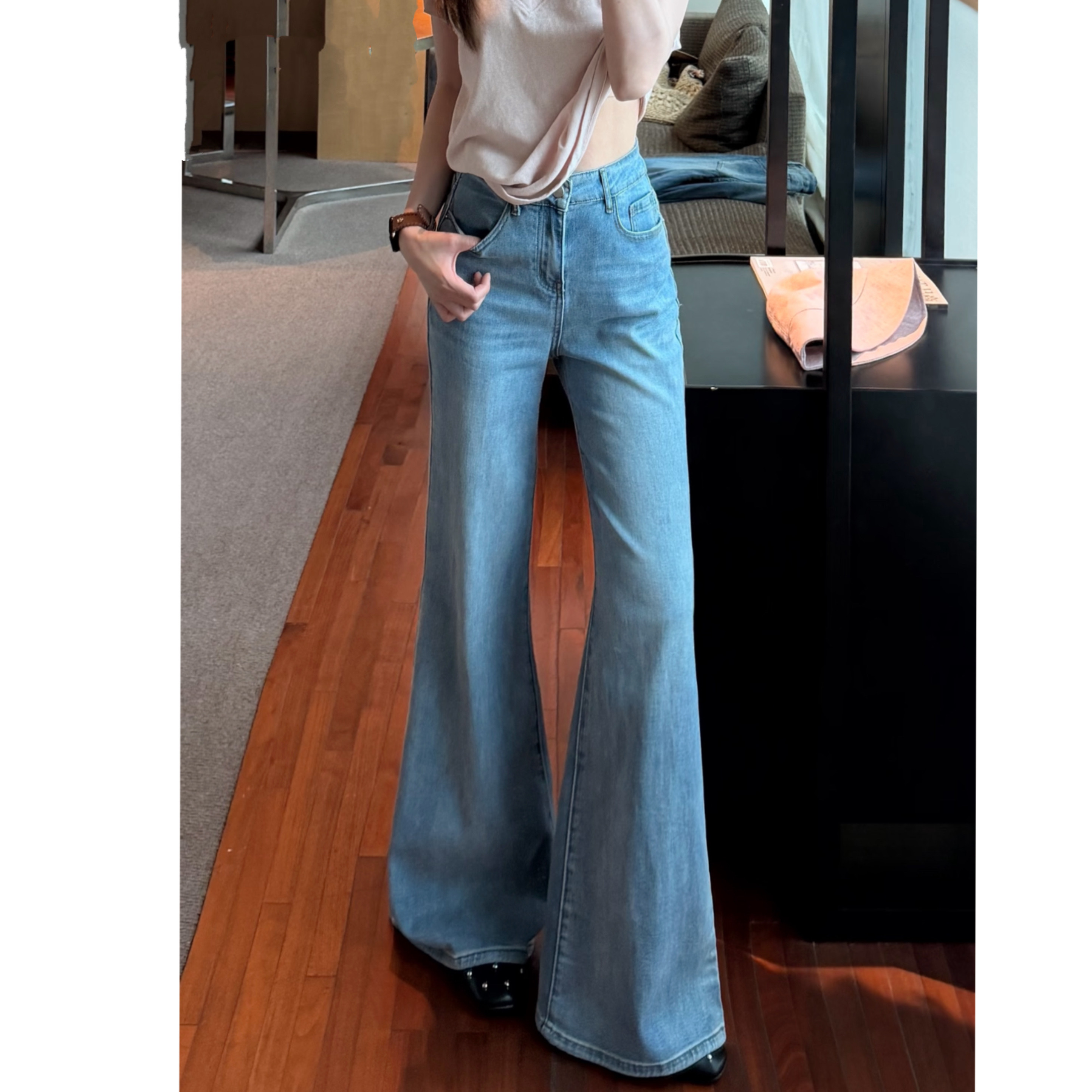 美式复古浅蓝色喇叭牛仔裤女新款显瘦垂感不贴腿微喇裤直筒阔腿裤